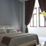 Brilliant 招待所 3*