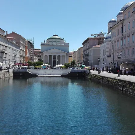 Brilliant بيت ضيافة